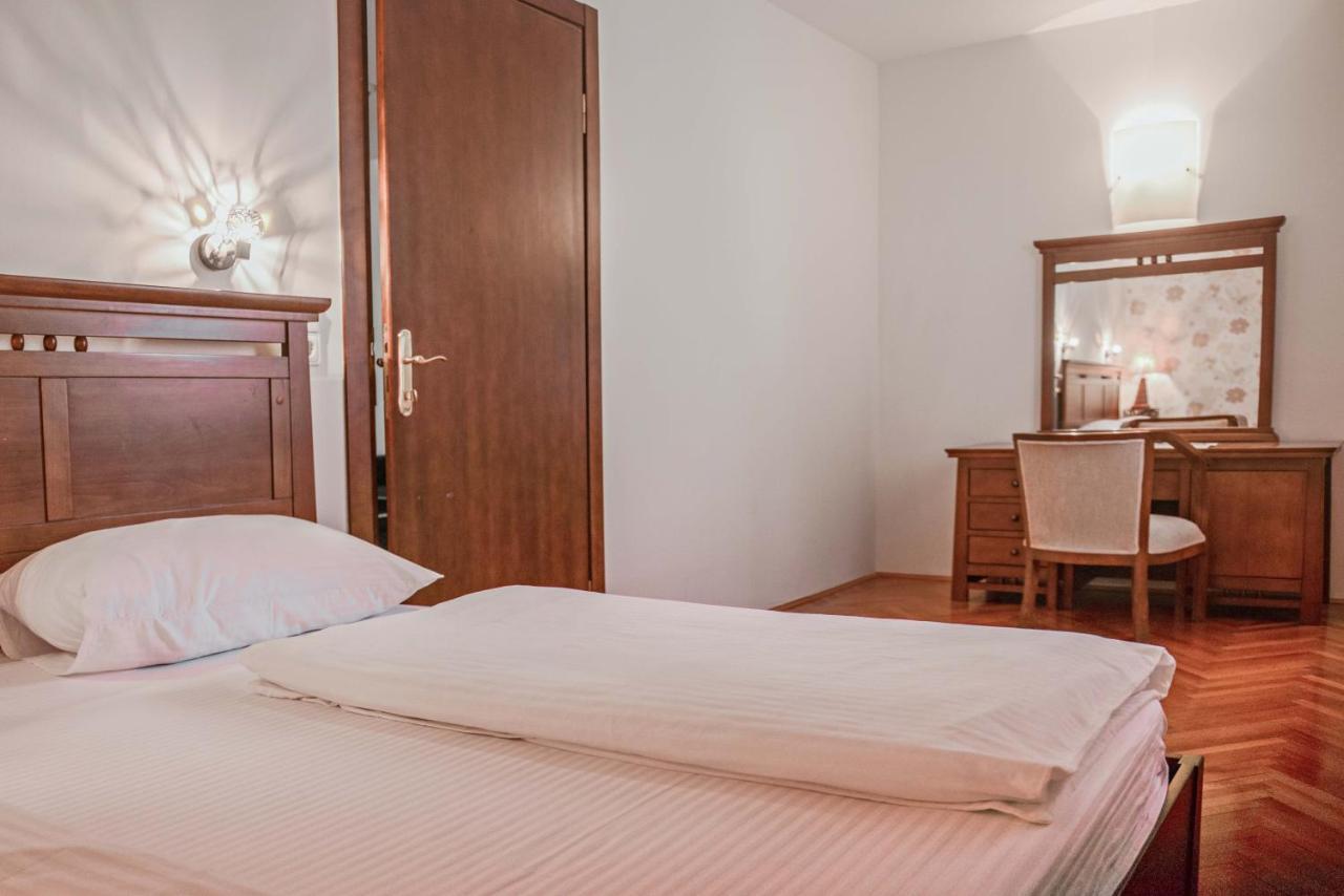 Hotel Pahuljica Vlasic Buitenkant foto