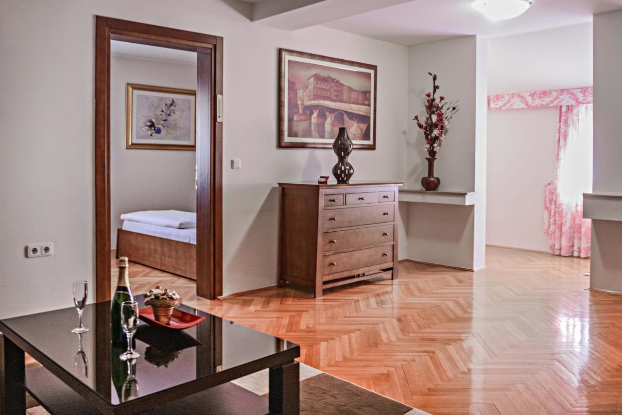 Hotel Pahuljica Vlasic Buitenkant foto