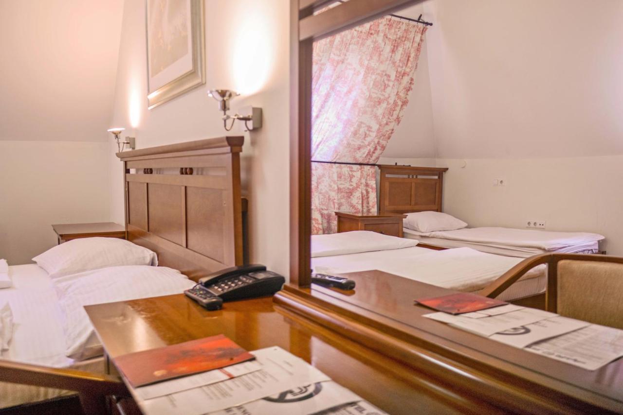 Hotel Pahuljica Vlasic Buitenkant foto