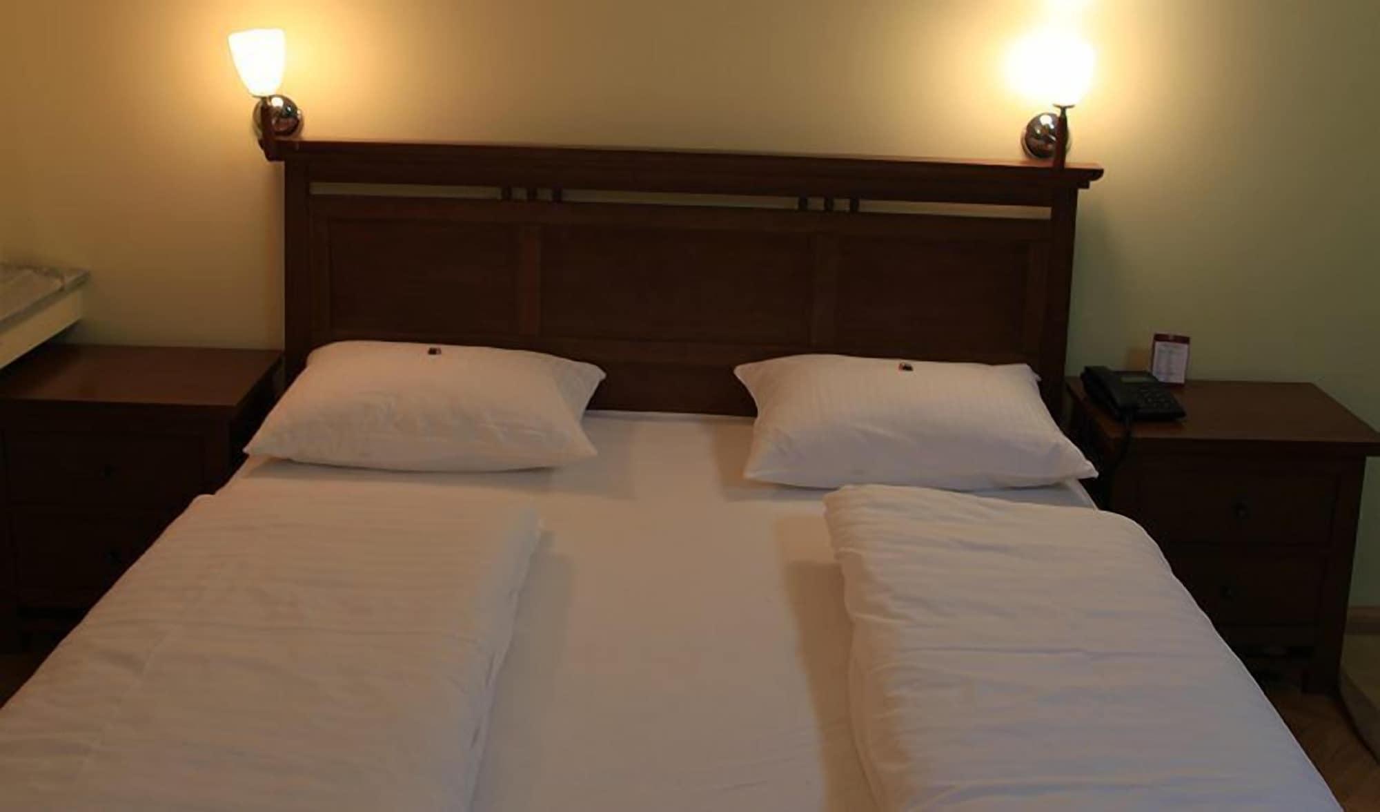 Hotel Pahuljica Vlasic Buitenkant foto