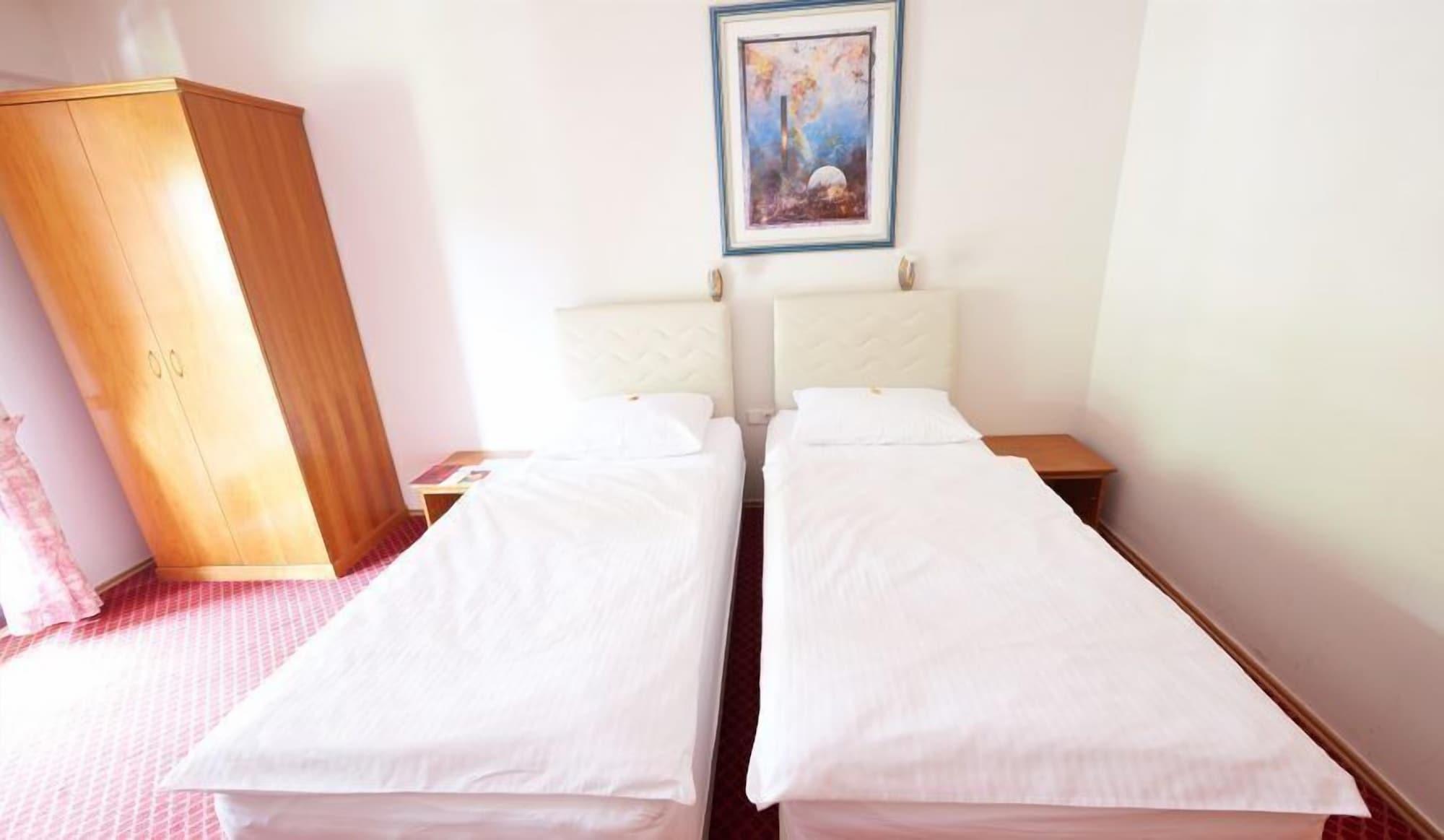 Hotel Pahuljica Vlasic Buitenkant foto